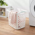 Panier à linge en plastique de 74 L (2.1 boisseaux) Lamper White avec poignées intégrées, dessus ouvert, capacité de 19,55 gallons