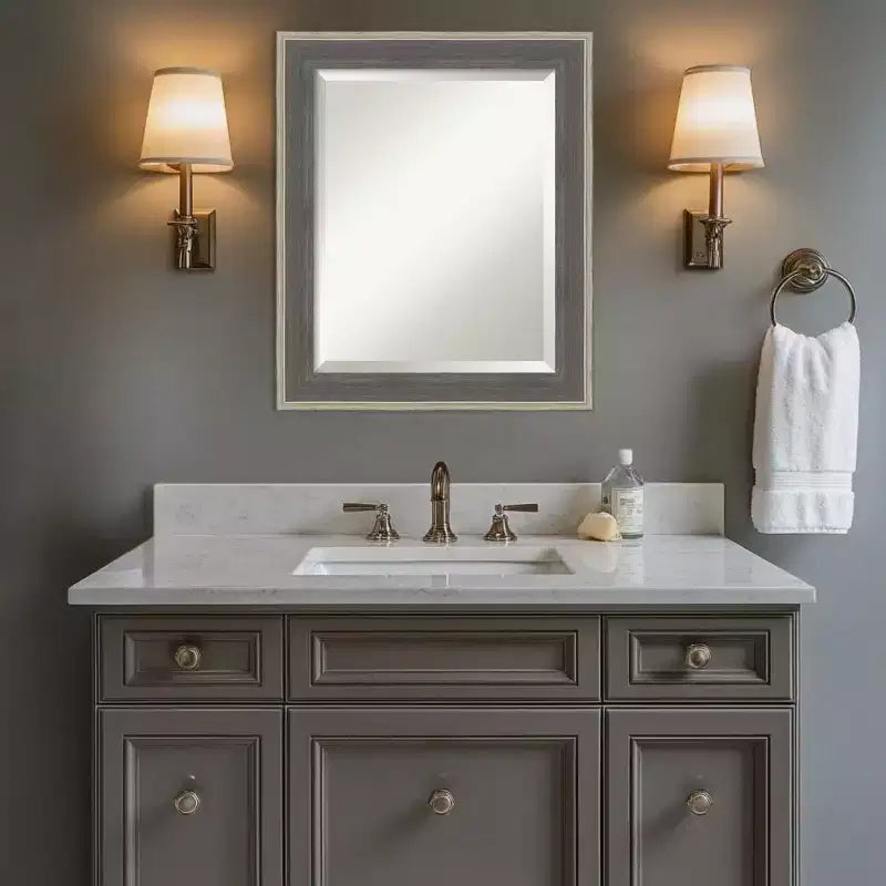 Miroir mural de salle de bain encadré en bois biseauté Cottage