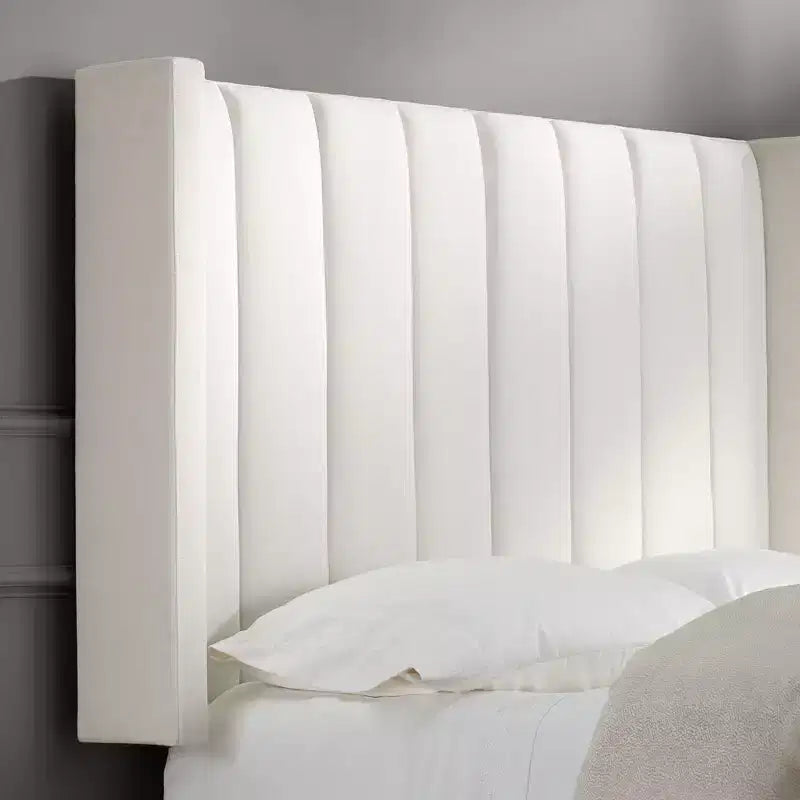 Tête de lit suspendue capitonnée en tissu blanc Trent Channel pour grand lit