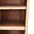 Meuble de rangement en bois massif Brimley avec porte décorative découpée et 2 tiroirs